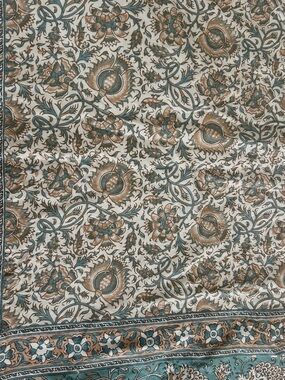 Like new Pottery Barn Queen duvet with shams